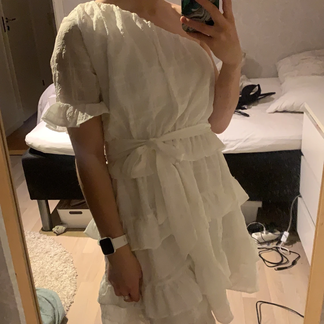 Oanvänd klänning  - 90