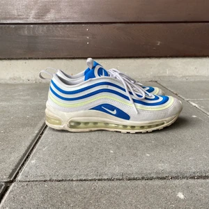 Nike air max 97 - Nike air max 97 med blåa och ljusgula strimmor. Storlek 38,5. 