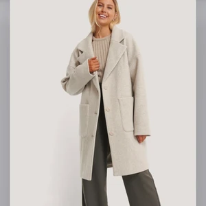 Beige kappa - Jättefin kappa från Nakd. Storlek 34 men passar även 36 och möjligtvis 38💞