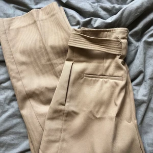 Beige Cargo pants - Lite noppiga här & där men annars bra skick!