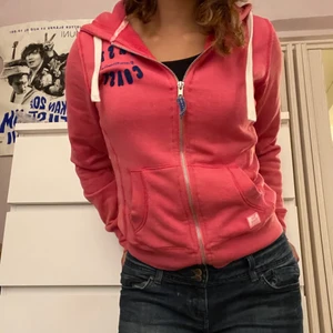 East coast kofta  - En najs rosa East coast kofta🔥. Använder inte längre så köp 😁 Köpare står för frakten men kan mötas upp i Sthlm också 