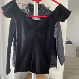 Svart topp stl XS - Som ny, använd aldrig, stretch tyget 