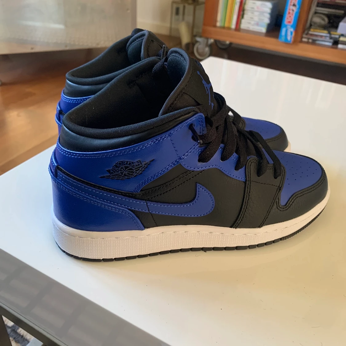 Air jordans mid - 90