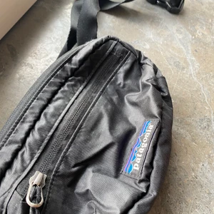 Pantagonia väska  - Midjeväska från pantagonia , använd ett fåtal gånger men är som ny🥰 köpt för ca 300/400kr 