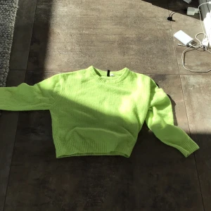 Neon grön sweether  - En neon grön sweether knappt använd heller jätte fint skick