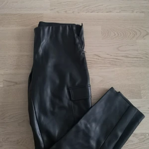 Skinn byxor  - Köpte ett par skinnbyxor från salt men använt dem 1 gång. Säljer dem nu då jag köpt ett par nya. 