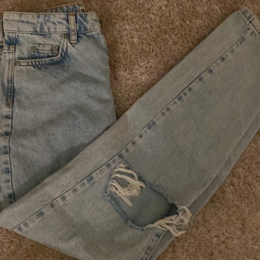 Jag säljer mina ljusblåa jeans från gina, i storlek 32! Endast använda en gång och de är i nyskick. Säljer eftersom att de blivit för små! 💕 Kontakta mig privat om du är intresserad. (Pris kan diskuteras vid snabbt köp). Jeans & Byxor.