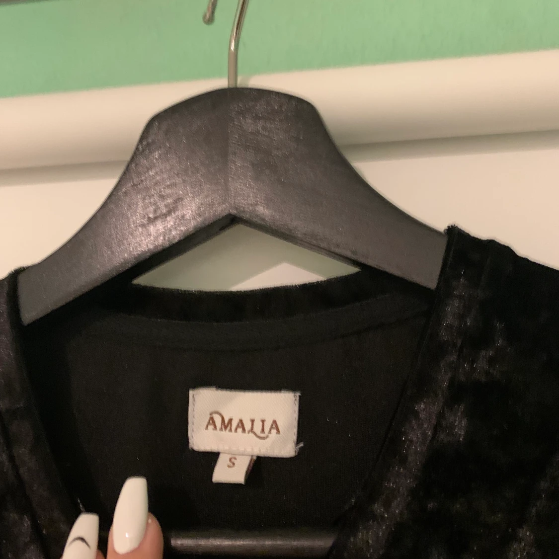 Svart långärmad med valeor material  - 90