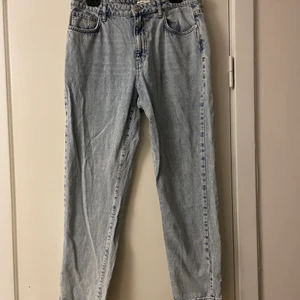 Mom jeans gina - Blåa momjeans från Gina i storlek 44. Tyvärr för stora för mig. Frakt tillkommer