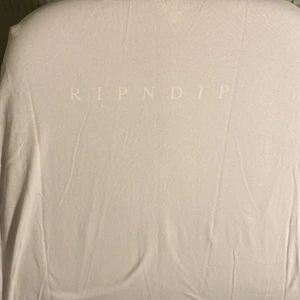 Rip n Dip T-Shirt - Storlek Large, använd men fortfarande i bra skick!