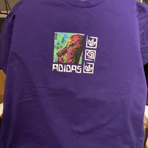 Adidas Originals Rhythms T-Shirt - Storlek Large, använd men fortfarande i bra skick!