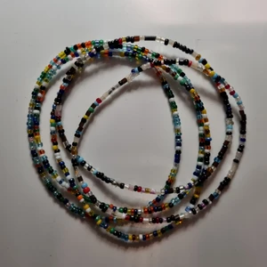 Armband  - 5 färgglada armband gjorda av små prärlor :) 