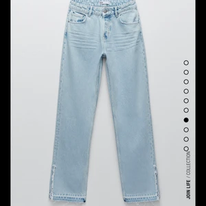 Jeans Från Zara  - Säljer dessa jeans ifrån Zara i storlekarna 36 och 38. Jeansen är ljusblå med medelhög midja och långa. Aldrig använda med prislappen kvar. Säljer jeansen för 240kr styck+frakt. Köparen står för frakt!❤️