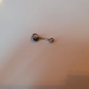 NY NAVELPERCING  - Ny navelpercing. Djur & rökfritt hem 