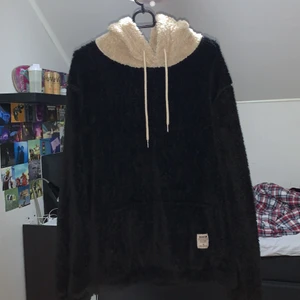 Hoodie - Storlek L passar M