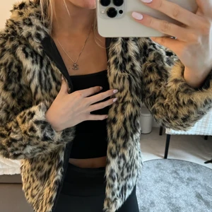 Leopard pälsjacka - Fin och använd fåtal gånger 