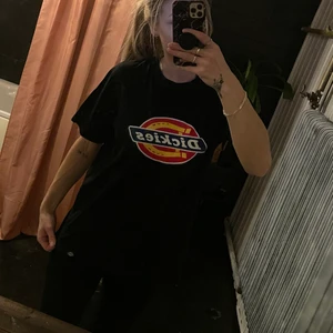 Ny dickies T-shirt  - Helt ny dickies T-shorts, svart , storlek M.