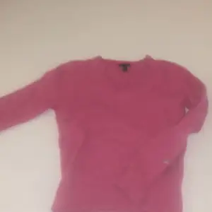 en jätte fin rosa stickad tröja från gant. V-ringad 