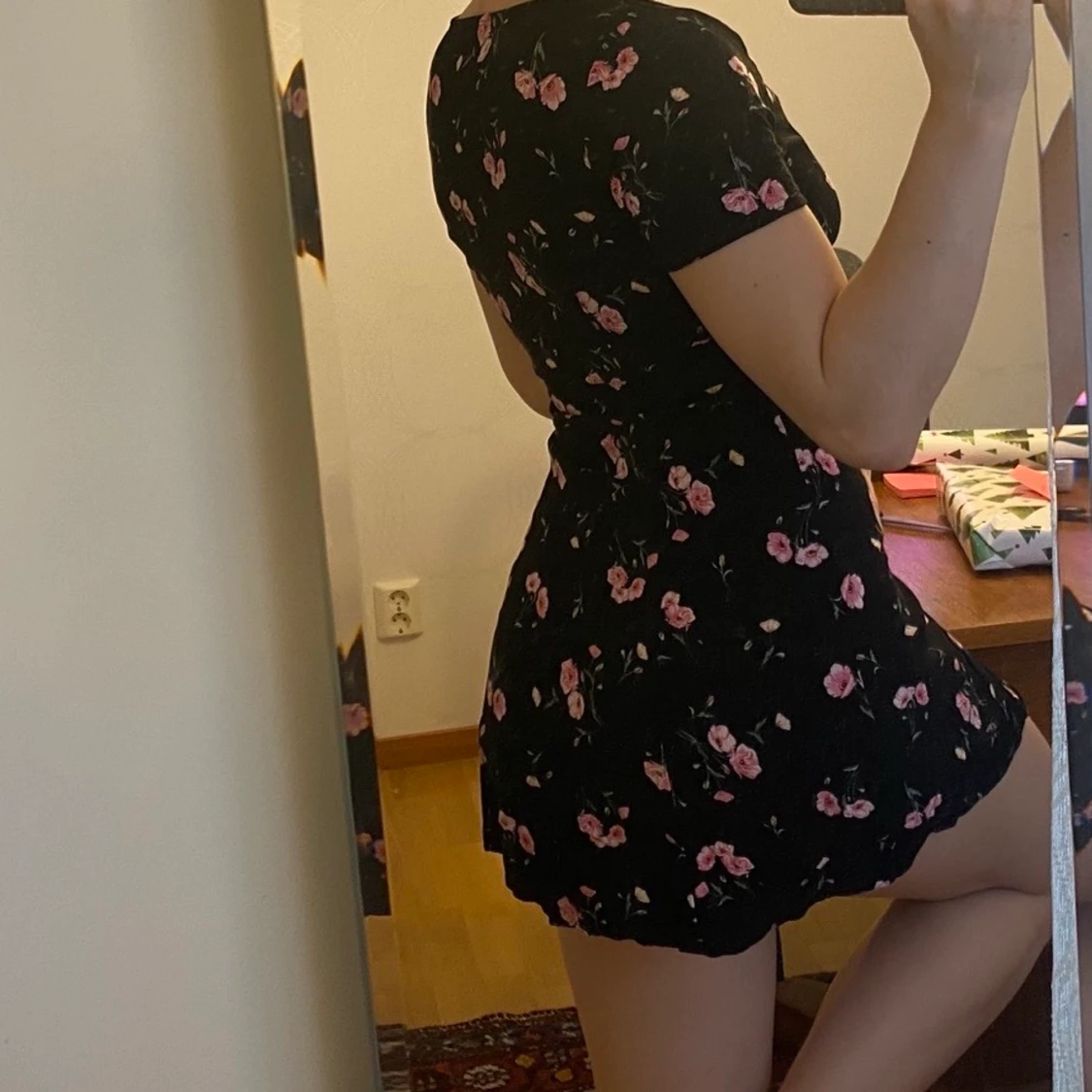 Blommig klänning strl S - 90