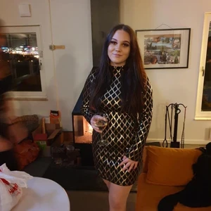 Klänning  - Storlek M. I nyskick. Endast använd en gång 