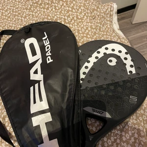 Paddelrack  - Säljer mitt paddelrack(allaround) köpte den för 1000kr säljs för 500kr en spricka finns men påverkar inte spelet på något sätt.     Vid snabbaffär kan gå ner nån hundring du står för frakten!