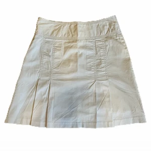 Ljusblå tenniskjol - Ljusblå tenniskjol från märket Joy i storlek 36 men som jag sytt lite mer figursytt.