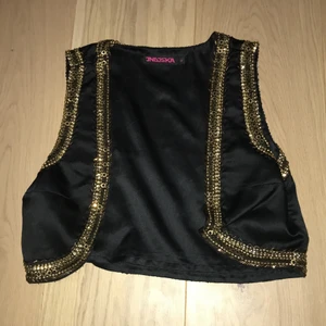 bolero indiska  - En super sött bolera från indiska is strl S fast skulle säga att den sitter mer som en XS