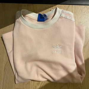 Adidas  - Ljusrosa adidas långärmad storlek xs, fint skick! 