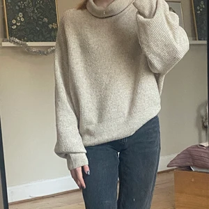 Oversized stickad tröja  - Super mysig stickad tröja oversized, inte stickig. Sällan använder, mycket bra skick 