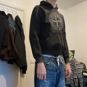 Stone island hoodie - Gammal stone island hoodie som jag inte använder längre då den är för liten för mig. Köpare betalar frakten själv.