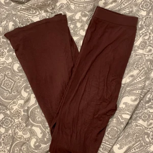 flared leggings shein - världens skönaste leggings i storlek S, de är långa och stretchiga. jag är 173 och vanligtvis storlek S-M i byxor & de passar mig perfekt ❤️