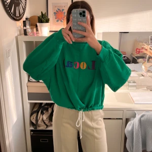 TRÖJA - Superfin tröja i nyskick 🍀