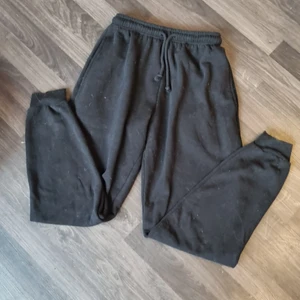 Mjukisbyxor 10 kr - Hög midja. Storlek s. Jag är 175 cm. Frakt 66 kr. Samfraktar. Allt i min profil 10 kr ❣