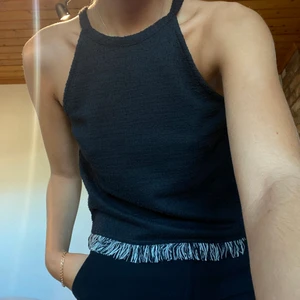 Topp - Säljer detta skit snygga linne, med en fin detalj nertill 🔥🔥 