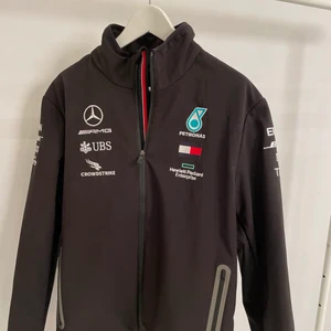 Mercedes jacka - Mercedes jacka från F1 hemsida, ordpris 1299kr aldrig använd