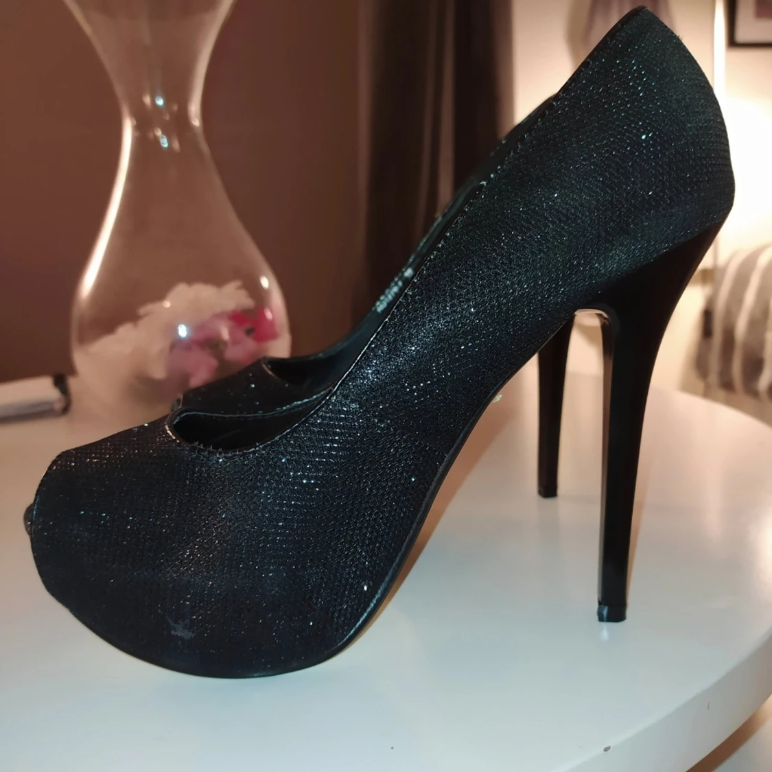 Oanvända heels med peeptoe, 38  - 90