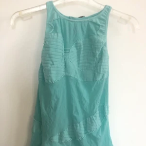 y2k topp från attr@ttivo stl M - köptes från märket attr@ttivo för 440kr. köptes sent 90-tal. storlek M. stretchy material så den borde även passa fler storlekar 34, 36 & 38. möts upp i stockholm eller fraktar. 👾💌