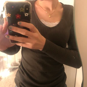 Långärmad topp❤️‍🔥❤️‍🔥 - Säljer en jätte snygg långärmad topp i nyskick. Kommer inte längre i användning. Är perfekt för hösten/vintern 💓💓💓