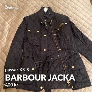 Barbour jacka - Strl 34, motsvarar XS-S. I perfekt skick. (Bilden är min, finns även på Tise, @jdell)