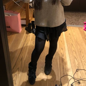 Inuikii skor  - Säljer mina slutsålda skor som jag köpte i år. Säljer för att jag redan hade ett par liknande skor hemma! Kvitto finns kvar! Använd Max 3 gånger så de är i nyskick! Köptes för 2800 men säljer för 2000kr