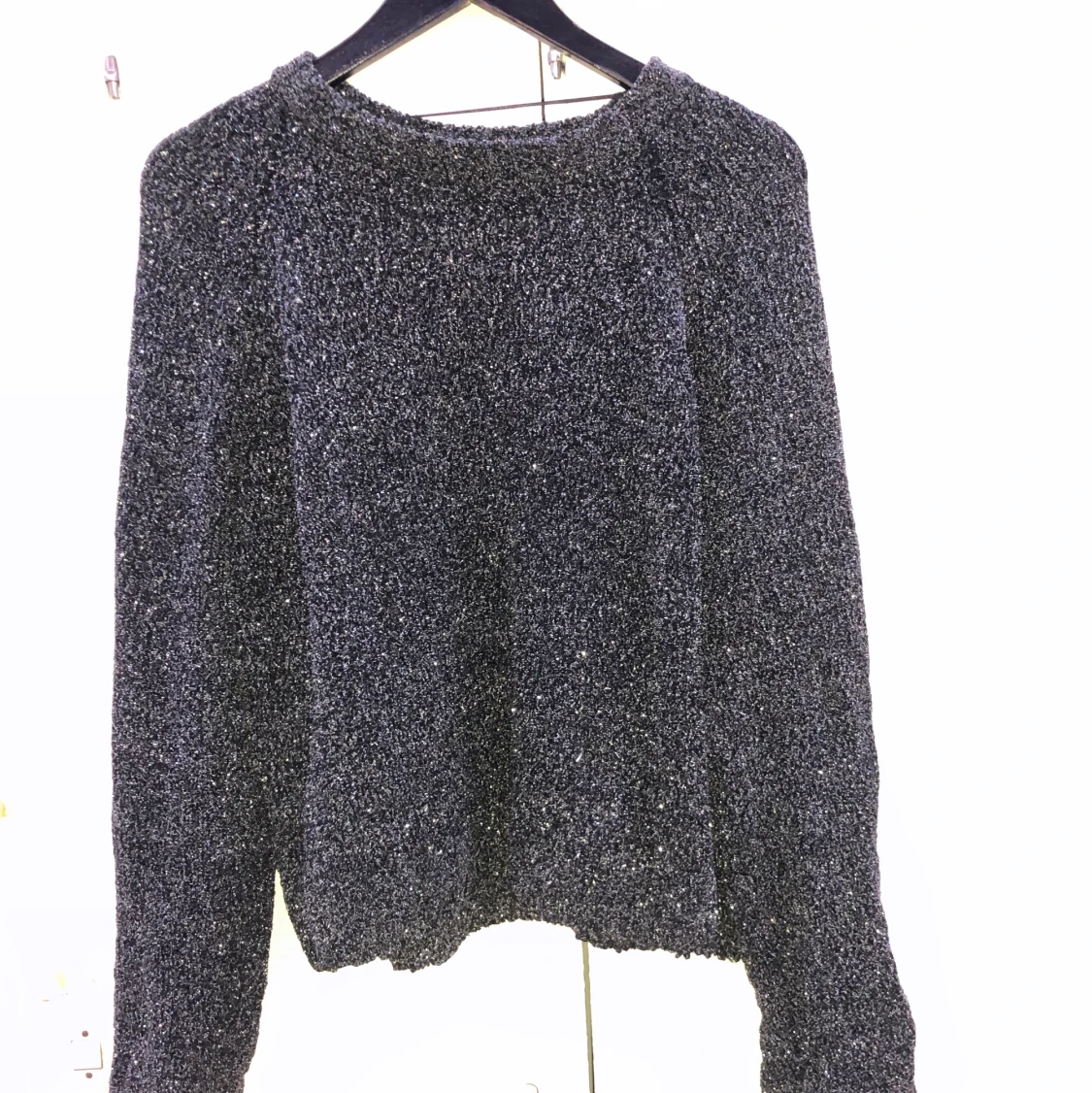 Grå glitter stickad tröja