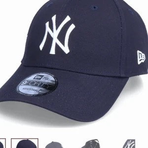 Blå keps - Mörkblå justerbar keps, köpt för 349💕 Pris: 130kr +frakt 66kr