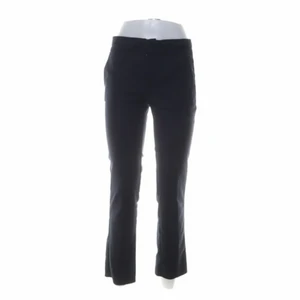 Kostymbyxor  - Säljer dessa snygga svarta kostymbyxor från Monki, köpta på Sellpy❤️ köparen står för frakten! Skriv privat för fler bilder 