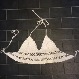 Virkad topp - ✨☁️Virkad topp, skulle gissa S??☁️✨                                                      Mått finns på sista bilden!! (Men storleken går ju även att reglera lite med snörena)