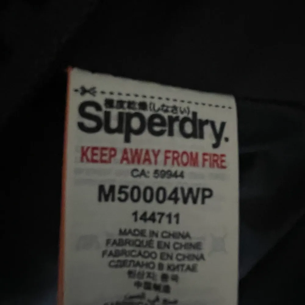 Superdry snow pants used once no default jacket that goes with it available to make a size L perfect set for an average height of 1.80m. Jeans & Byxor.