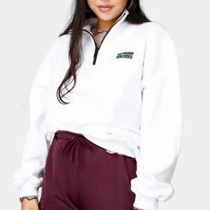 Fleece tröja  - Jag säljer denna fina tröja som inte kommer till användning längre. Jag har bara använt tröjan ett fåtal gånger💕