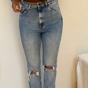 Slitna jeans från Zara med slits