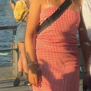 Klänning  - Superfin rutig klänning från Zara. Säljer då den inte kommer inte användning💗💗