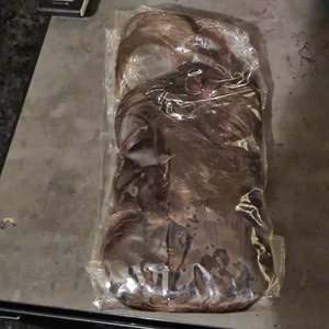 Rapunzel löshår 8 delar äkta hår - Mörbrunt löshår i 8 delar säljer pågrund av felköp. Håret är oanvänt säljes för 500 kr fast pris kan skickas men köparen står för frakten