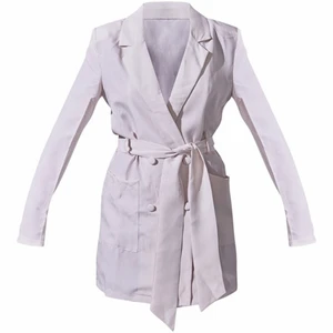 Blazerklänning - Blazerklänning från pretty little thing i strl 34, köpte för 250kr aldrig använd. Säljer pga för tajt i armarna på mig annars jättefin klänning☺️